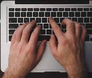 Hal Yang Perlu Diperhatikan Saat Menggunakan Cek Keyboard Laptop Online